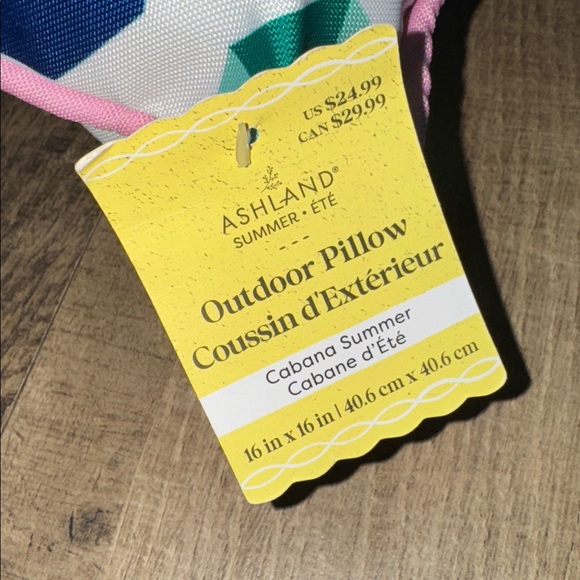 New With Tags (NWT) Ashland 16" Beach Umbrella & Towel Outdoor Pillow - Picture 2 of 3